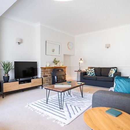 Beautiful Detached Home In Quaint Village Setting Wetherby Esterno foto